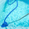 Zwembad manueel stofzuigen